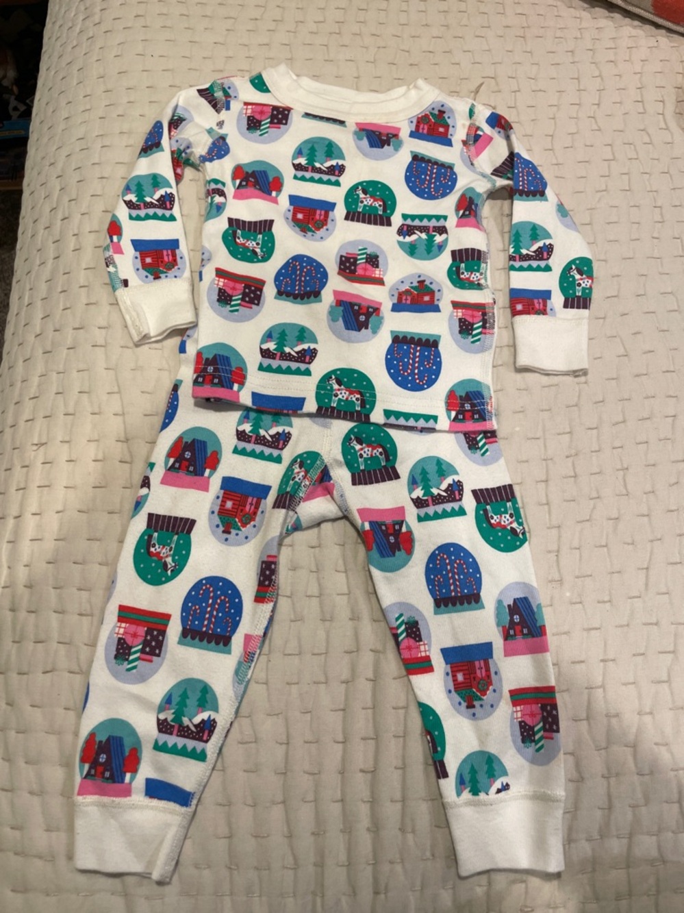 Hanna Andersson Festive snow globe Pajama Set - Christmas 2T